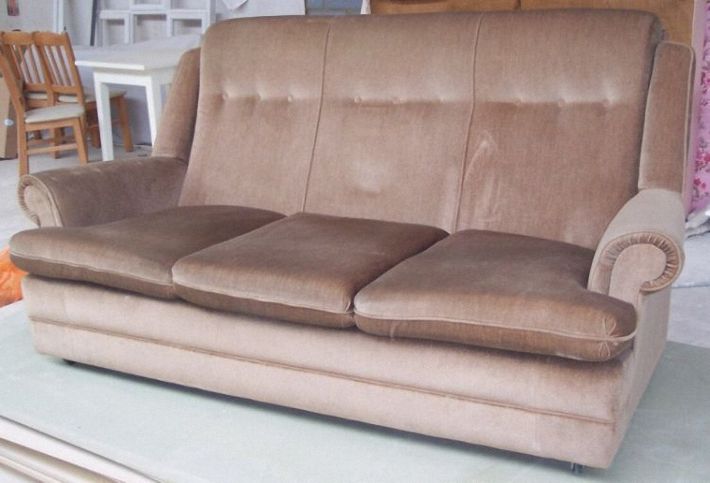 1245218393_sofa_01.jpg