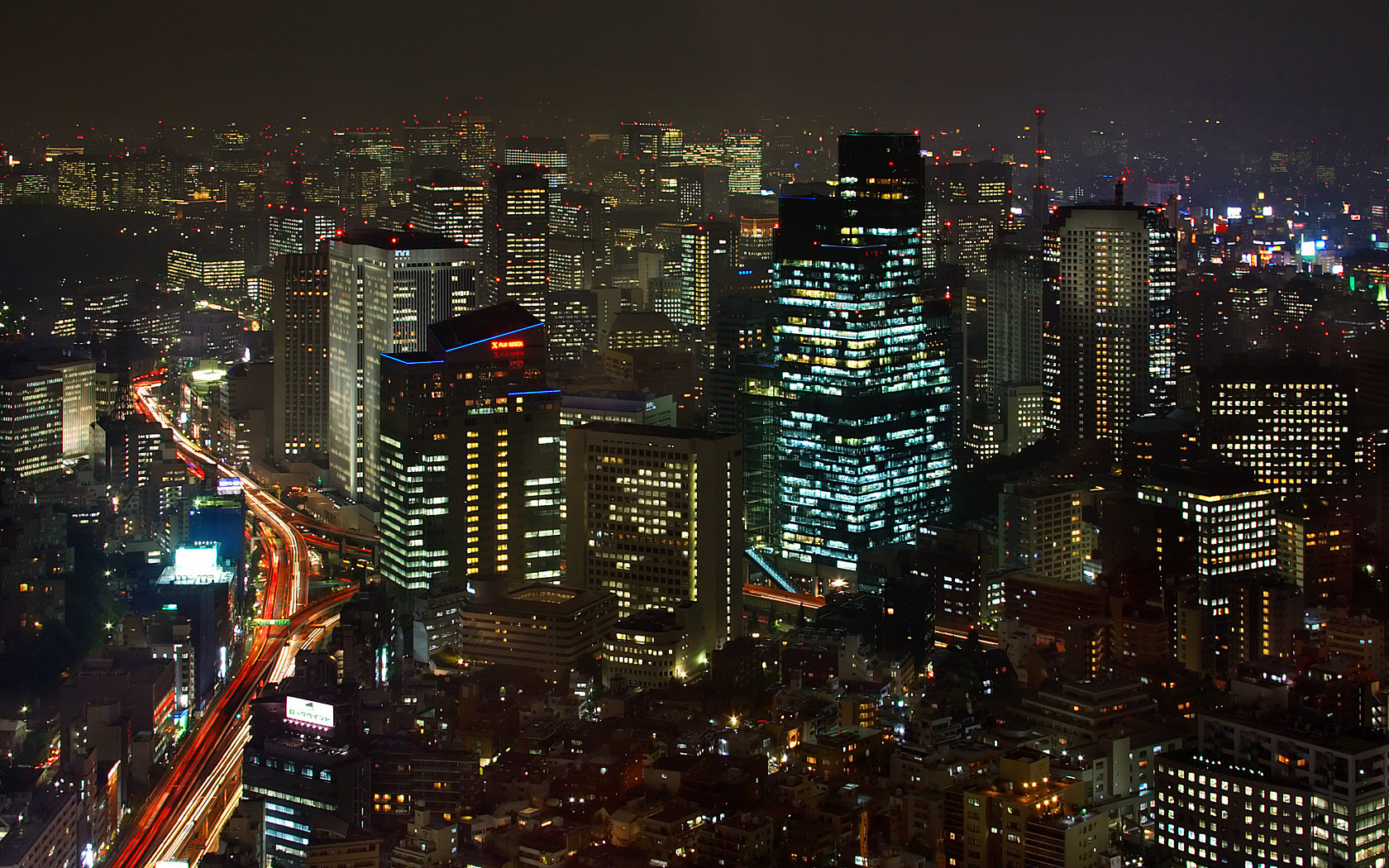 central_city_at_night_tokyo_1680x1050.jpg