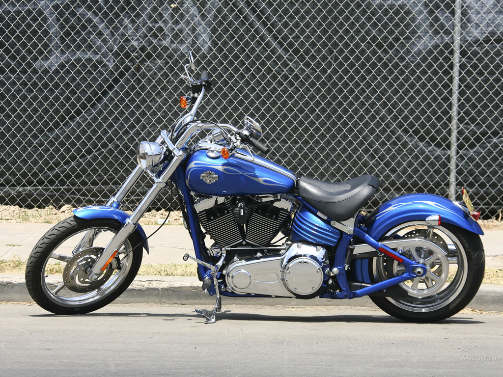 HarleyDavidson_Softail_FXCWC_Rocker_C_05_1024x768.jpg