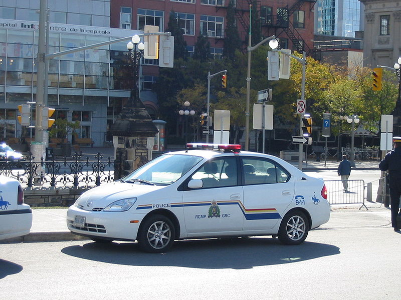 800px-RCMP_car_in_Ottawa.jpg