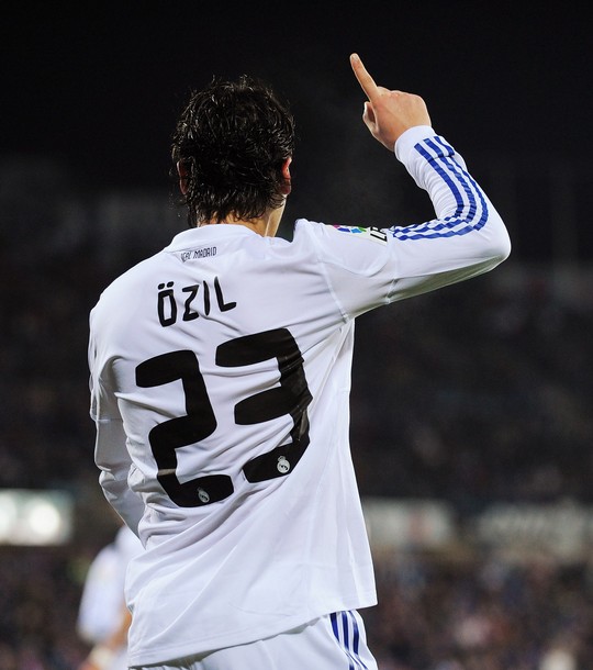 03012001-gtf-rm-2-3-Mesut-Ozil-2.jpg
