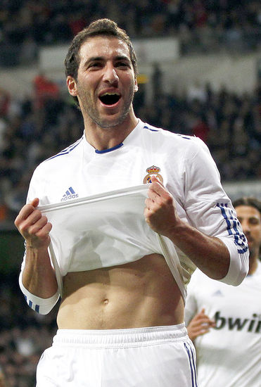Higuain-Real-Madrid-Credito-Reuters_LANIMA20101121_0036_27.jpg