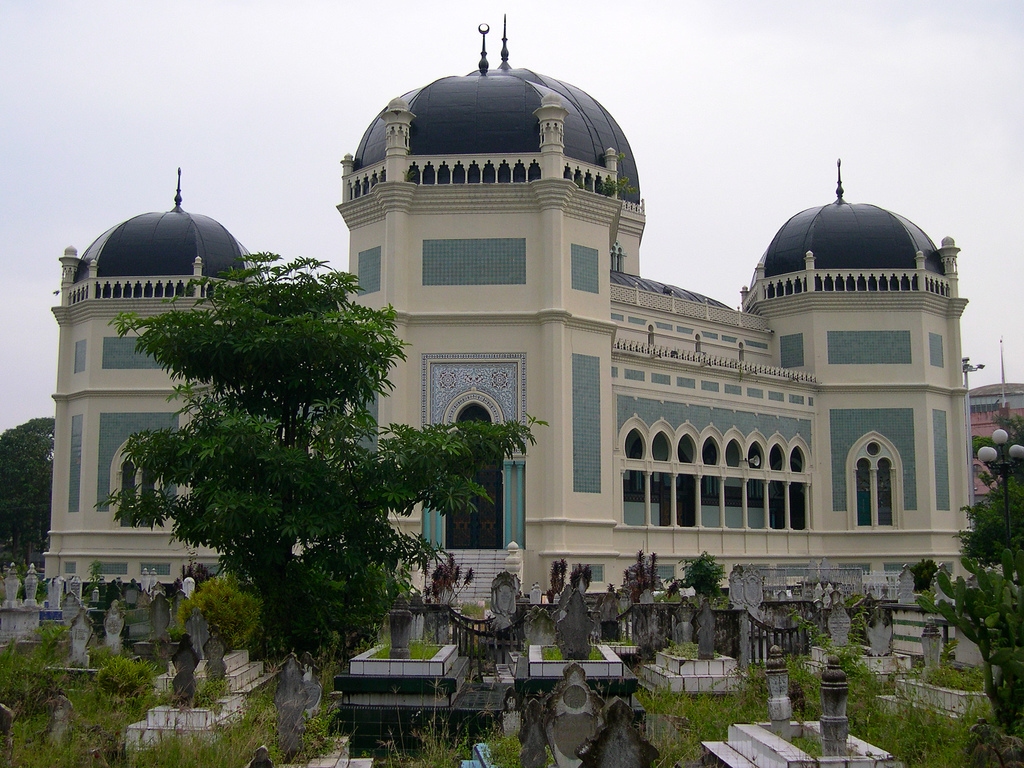 1269851583__great-mosque-in-medan-indonesia.jpg