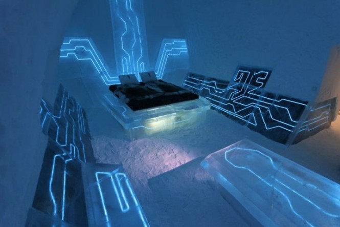 4-Tron-blue-futuristic-bedroom-theme-665x443.jpg