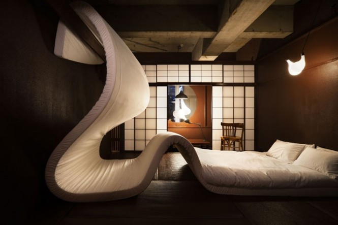 9-Mattress-room-LLove-hotel-Tokyo-665x443.jpg