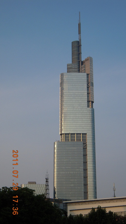 Nanjing_Zifeng_Plaza_7d6f626e55525a64098100551a8fbf1f.JPG