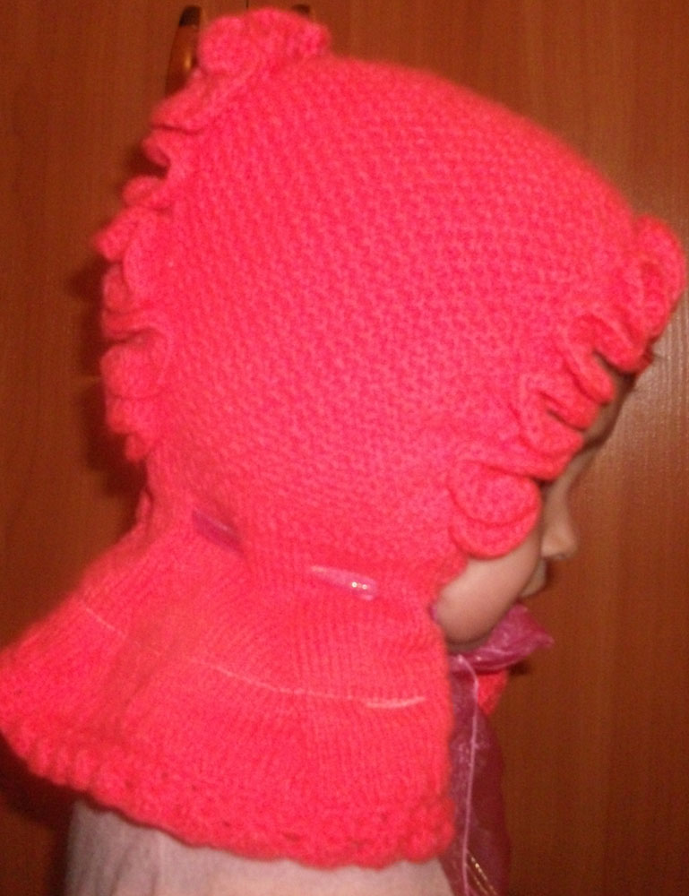 vyazanaya_zimnyaya_shapochka_vid_sboku.jpg