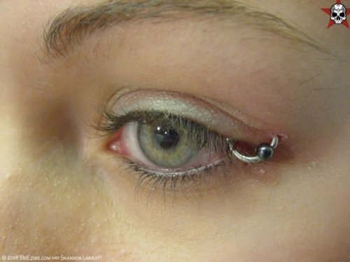 eyelid-pircing-01.jpg