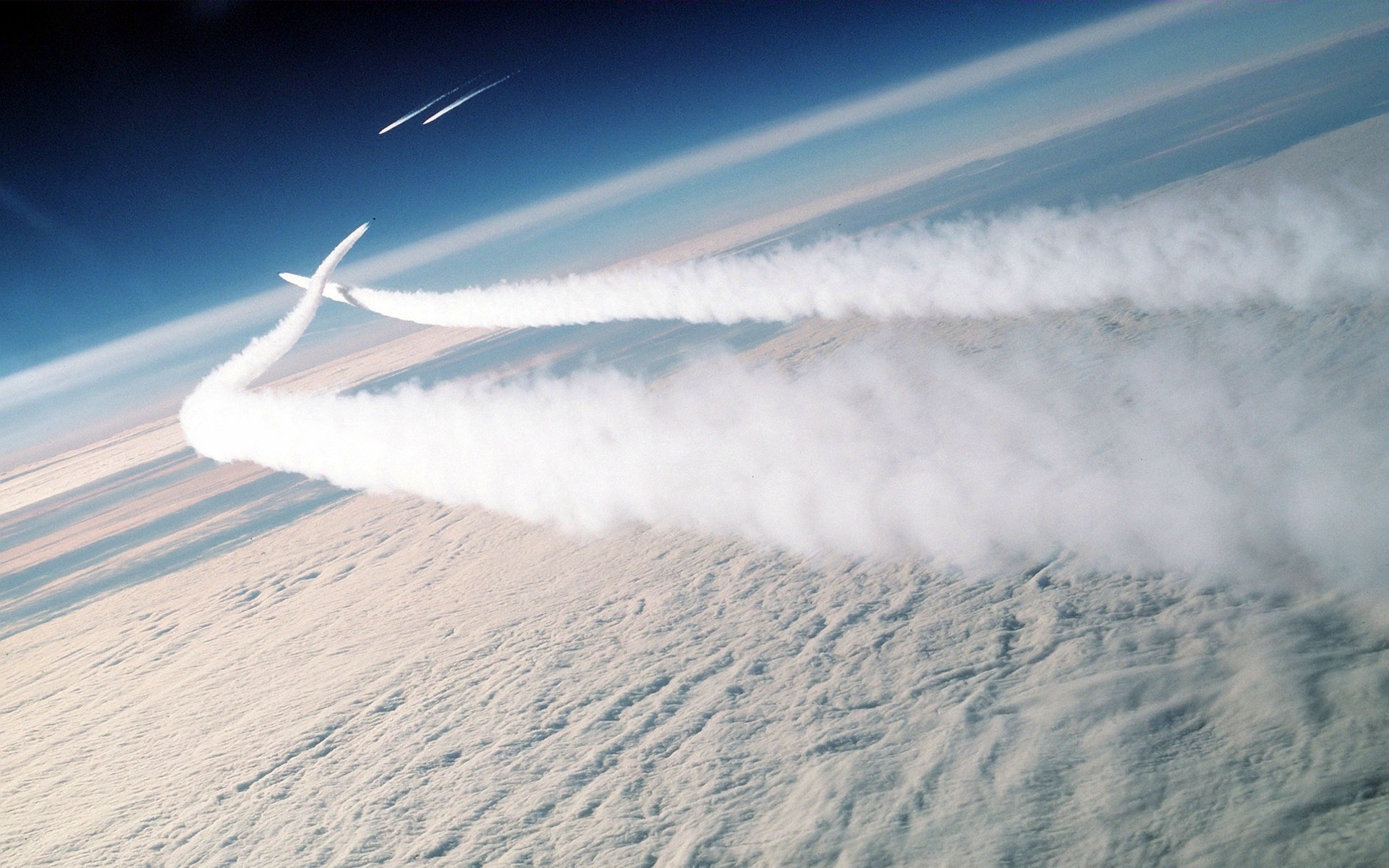 Nature_Clouds_Missiles_in_the_sky_019634_.jpg