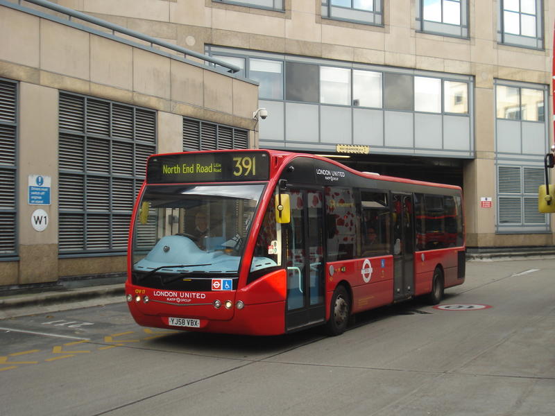 London_United_OV17_on_Route_391,_Hammersmith.jpg