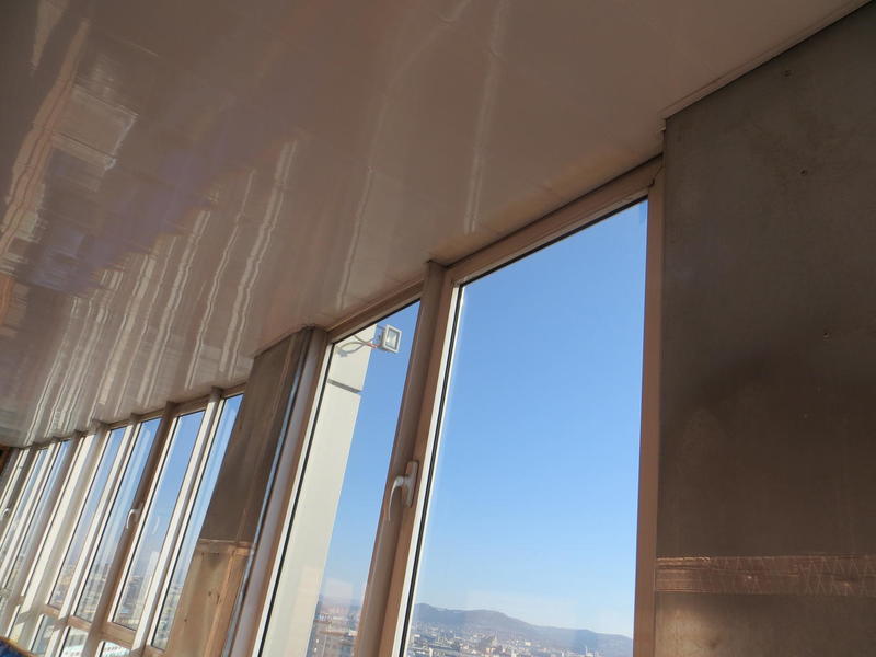 Потолок на балконе.JPG