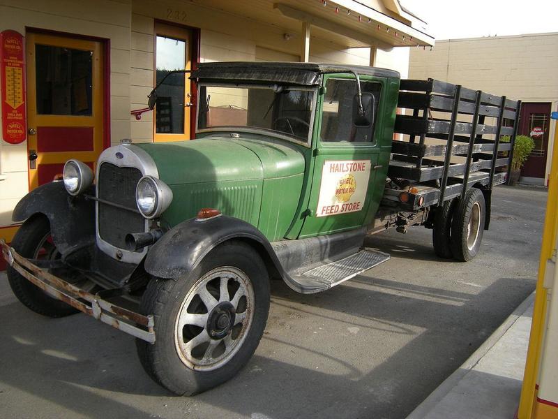 1280px-Issaquah_-_Hailstone_Feed_Store_-_Ford_Model_AA_truck_01.jpg