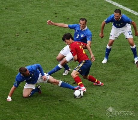 De-Rossi-Sleeve-Spain-Italy-Euro-2012.jpg