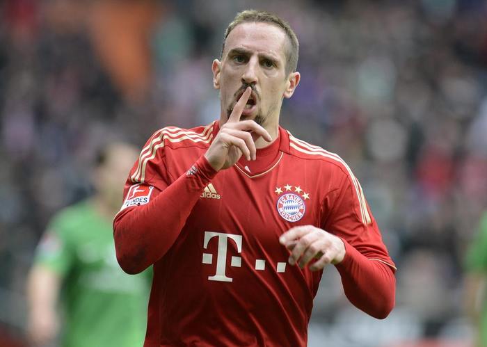 5099366_werder_bremy_bayern_mnichov_a_jiskricku_nadeje_na_titul_vykresal_frank_ribery.jpg