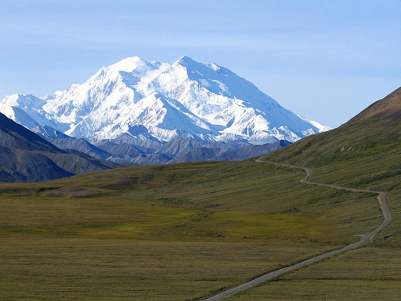 800px-Mount_McKinley_and_Denali_National_Park_Road_2048px.jpg