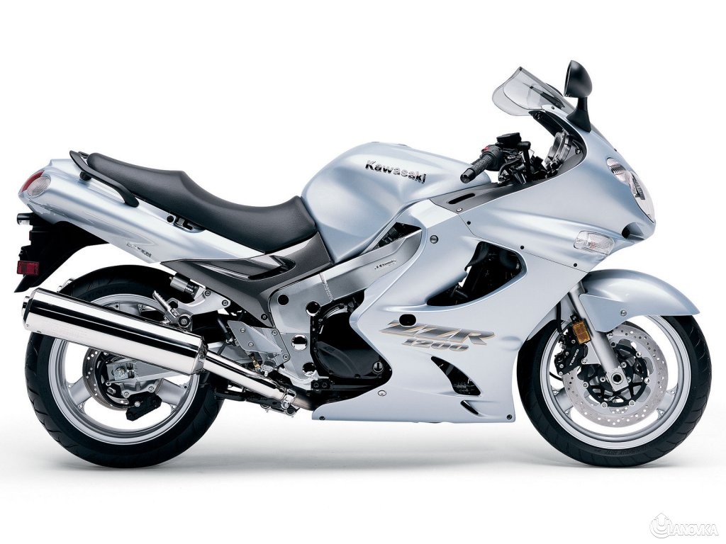 Kawasaki_ZZR_1200_03.jpg
