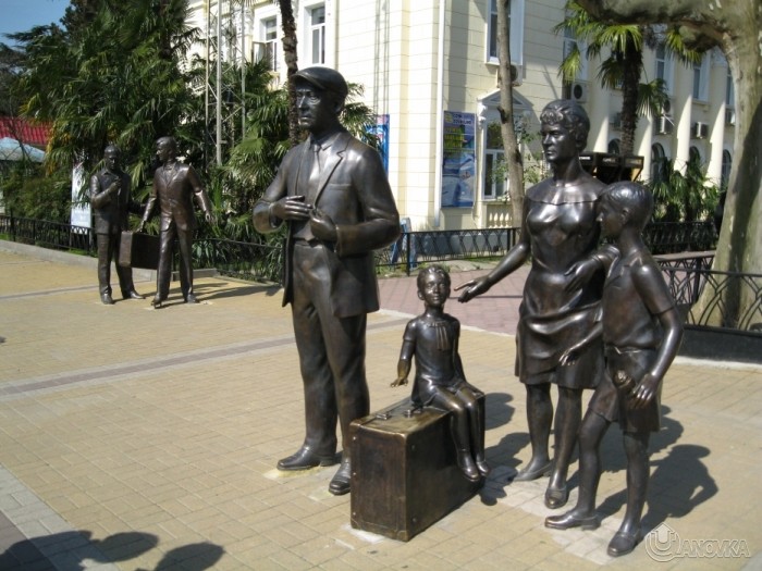 3944735_brilliantovaya_ruka_monument_sochi.jpg
